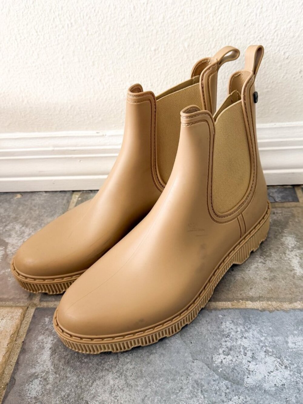 Igor Chelsea Rain Boots Womens 8 Tan Waterproof Rubber Ankle Pull On